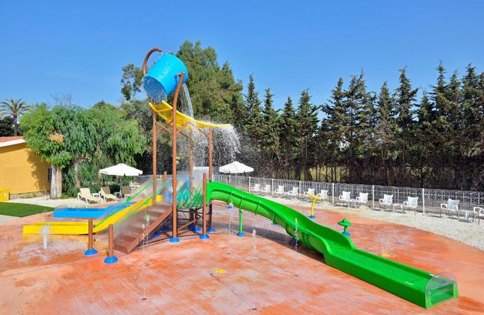 Imagen de los exteriores del Hotel Sol Marbella Estepona Atalaya Park. Foto 12