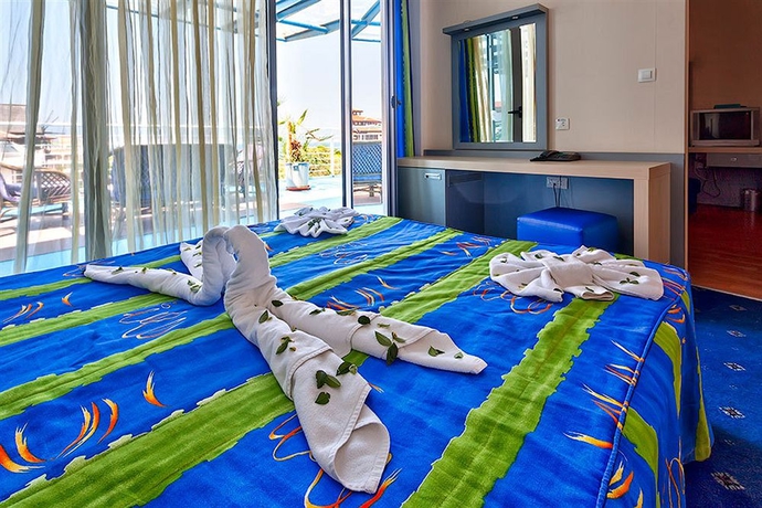 Imagen de la habitación del Hotel Sol Marina Palace. Foto 8