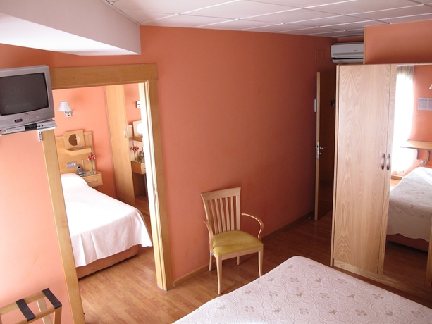 Imagen de la habitación del Hotel Sol Mediterráneo. Foto 4