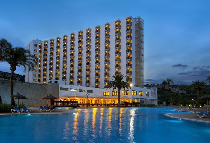 Imagen de la piscina del Hotel Sol Milanos Pingüinos. Foto 14