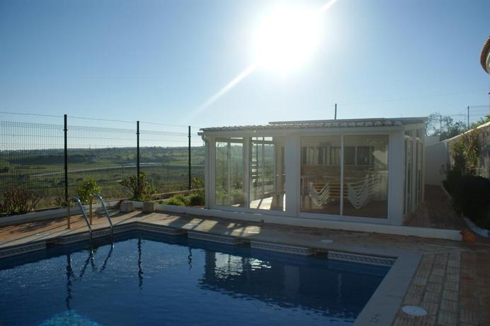 Imagen de la piscina del Hotel Sol Nascente. Foto 16