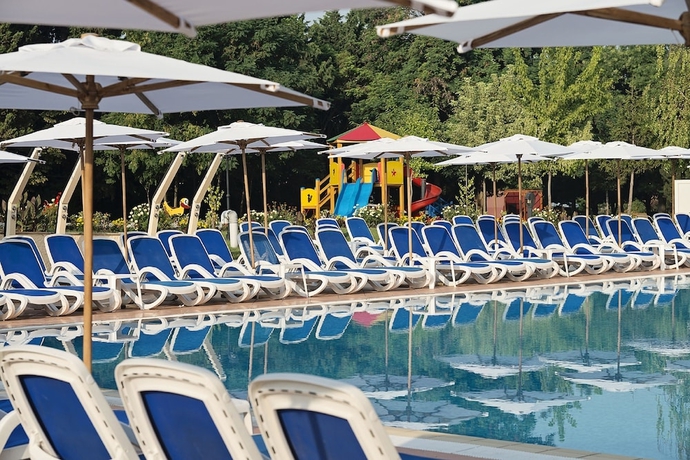 Imagen de la piscina del Hotel Sol Nessebar Mare. Foto 17