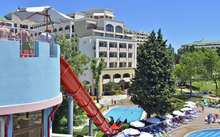 Imagen de la piscina del Hotel Sol Nessebar Mare. Foto 18