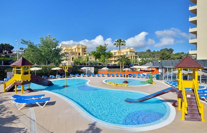 Imagen de la piscina del Hotel Sol Palmanova Mallorca. Foto 17