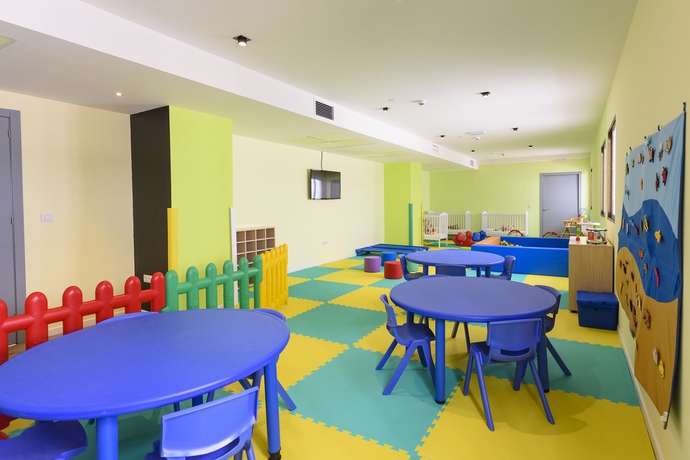 Imagen de los interiores del Hotel Sol Pelicanos Ocas. Foto 9