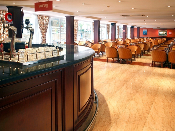 Imagen del bar/restaurante del Hotel Sol Pelicanos Ocas. Foto 4