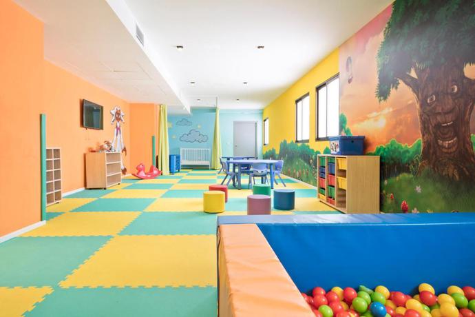 Imagen de los interiores del Hotel Sol Pelicanos Ocas. Foto 11