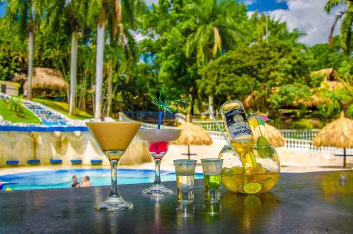 Imagen de la piscina del Hotel Sol Pintada. Foto 19