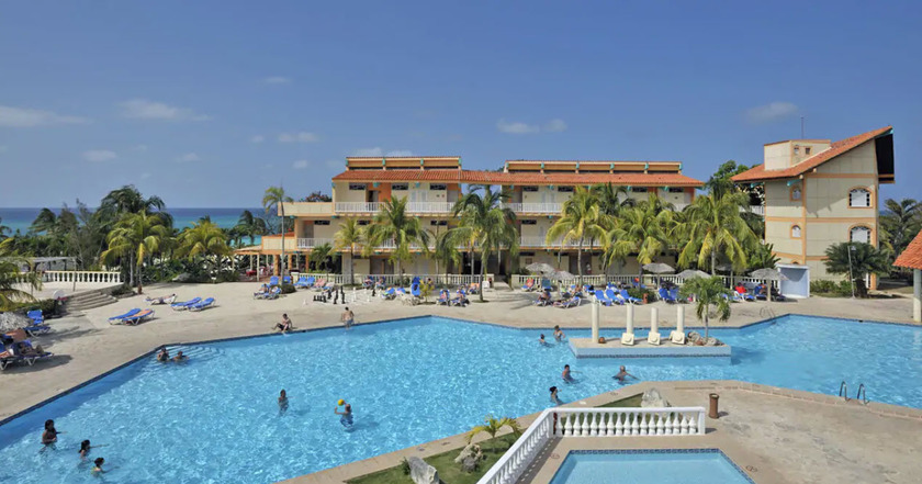 Imagen de la piscina del Hotel Sol Rio De Luna y Mares. Foto 6