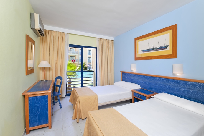 Imagen de la habitación del Hotel Sol Sancti Petri. Foto 7