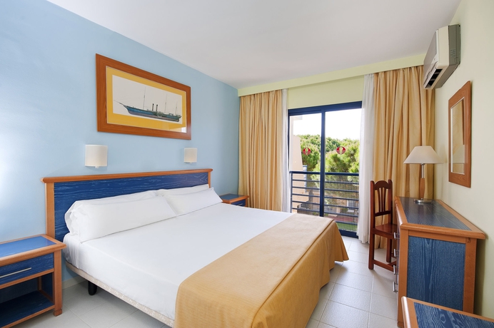 Imagen de la habitación del Hotel Sol Sancti Petri. Foto 8