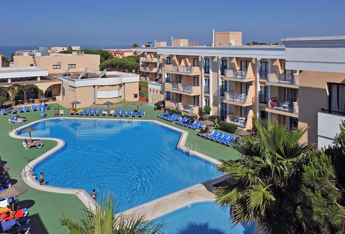 Imagen de la piscina del Hotel Sol Sancti Petri. Foto 16