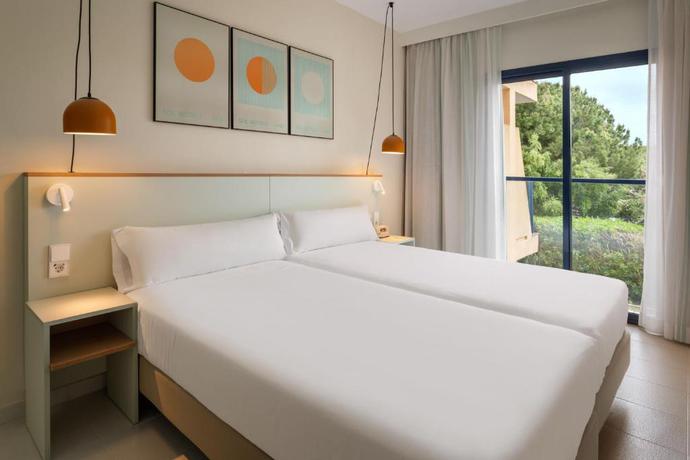 Imagen de la habitación del Hotel Sol Sancti Petri. Foto 7