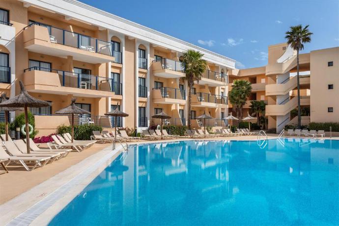Imagen de la piscina del Hotel Sol Sancti Petri. Foto 14