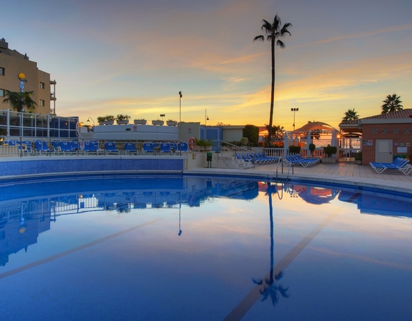 Imagen de la piscina del Hotel Sol Torremolinos-Don Pablo. Foto 19