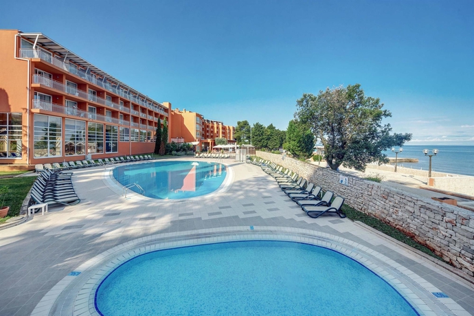 Imagen de la piscina del Hotel Sol Umag. Foto 14