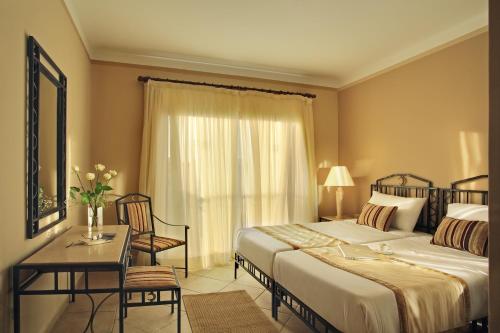 Imagen general del Hotel Sol Y Mar Ivory Suites. Foto 1