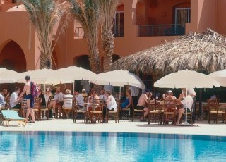 Imagen del bar/restaurante del Hotel Sol Y Mar Makadi Marine. Foto 2