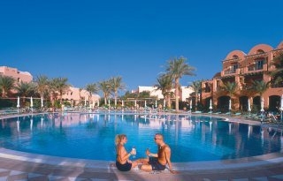 Imagen de la piscina del Hotel Sol Y Mar Makadi Marine. Foto 9