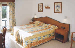 Imagen de la habitación del Hotel Sol Y Mar, Platja Migjorn. Foto 2