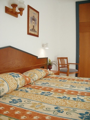 Imagen de la habitación del Hotel Sol Y Mar, Platja Migjorn. Foto 3