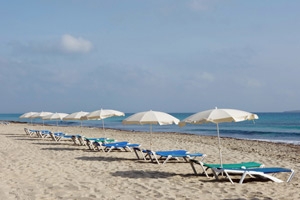 Imagen de los exteriores del Hotel Sol Y Mar, Platja Migjorn. Foto 5