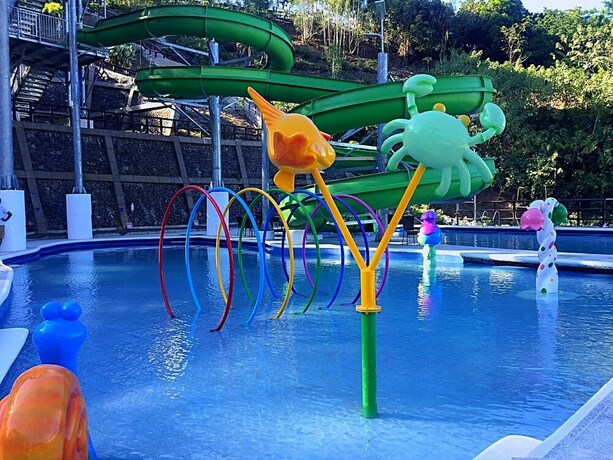 Imagen de la piscina del Hotel Sol Y Viento Mountain Hot Springs Resort. Foto 37
