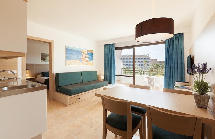 Imagen de la habitación del Hotel Sol de Alcudia Apartamentos. Foto 6