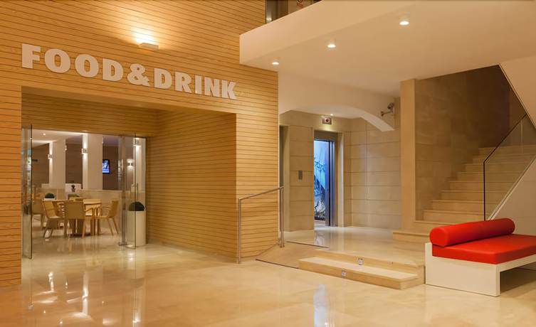 Imagen del bar/restaurante del Hotel Sol de Alcudia Apartamentos. Foto 2