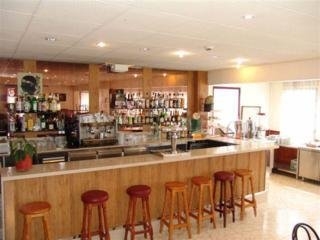 Imagen del bar/restaurante del Hotel Sol i Muntanya. Foto 2