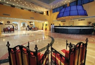 Imagen de los interiores del Hotel Sol y Mar Sea Star. Foto 6