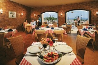 Imagen del bar/restaurante del Hotel Sol y Mar Sea Star. Foto 4