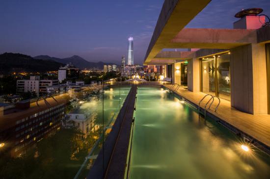 Imagen de la piscina del Hotel Solace Santiago. Foto 7