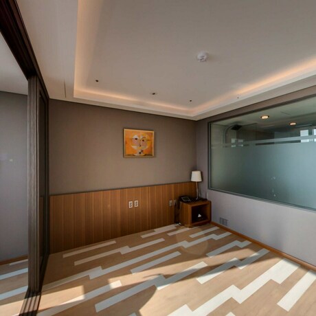 Imagen de la habitación del Hotel Solaire. Foto 15