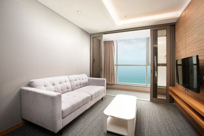 Imagen de la habitación del Hotel Solaire. Foto 17