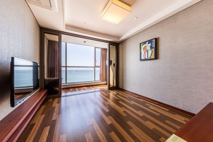 Imagen de la habitación del Hotel Solaire. Foto 22