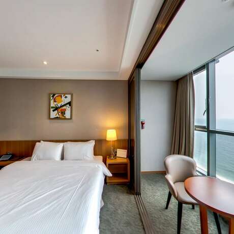 Imagen de la habitación del Hotel Solaire. Foto 28