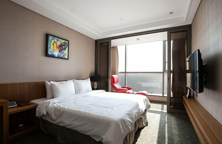 Imagen de la habitación del Hotel Solaire. Foto 33