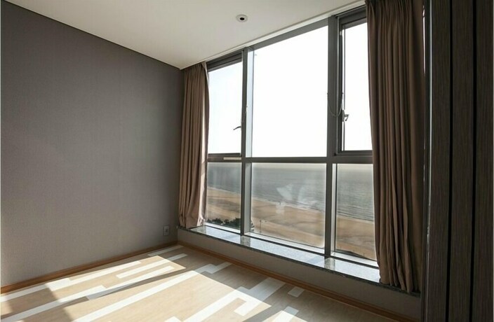 Imagen de la habitación del Hotel Solaire. Foto 34