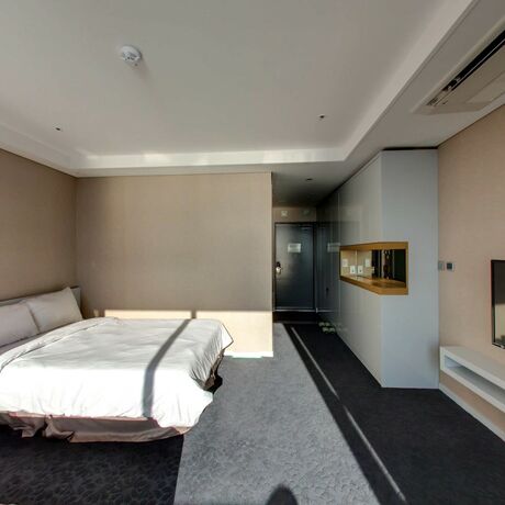 Imagen de la habitación del Hotel Solaire. Foto 37