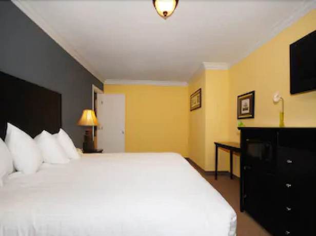 Imagen de la habitación del Hotel Solaire Inn and Suites. Foto 14