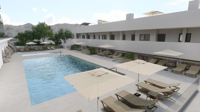 Imagen de la piscina del Hotel Solana Premium Apartments. Foto 19