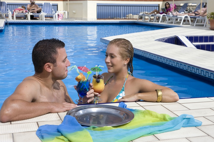 Imagen de la piscina del Hotel Solana and Spa. Foto 14