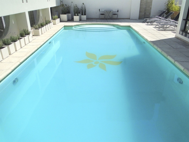 Imagen de la piscina del Hotel Solans Presidente. Foto 16