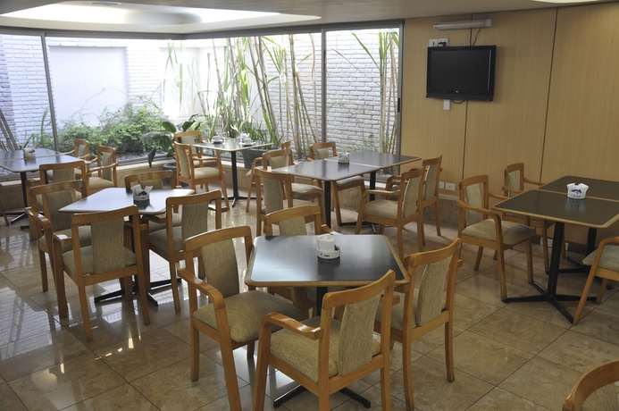 Imagen del bar/restaurante del Hotel Solans Republica. Foto 2