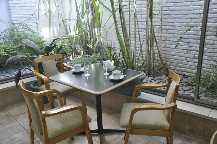 Imagen del bar/restaurante del Hotel Solans Republica. Foto 4
