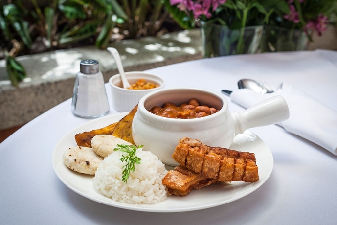 Imagen del bar/restaurante del Hotel Solar Casa Laureles. Foto 8