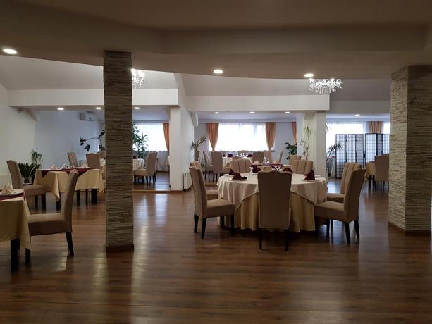 Imagen del bar/restaurante del Hotel Solar. Foto 2