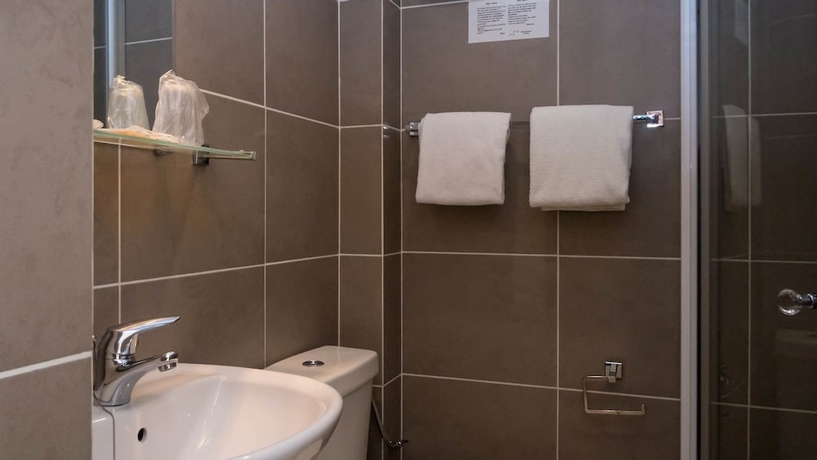 Imagen de la habitación del Hotel Solara. Foto 14