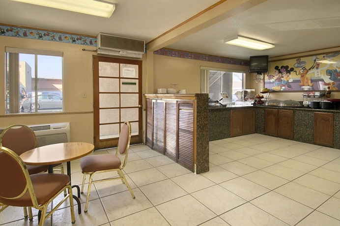 Imagen del bar/restaurante del Hotel Solara Inn and Suites. Foto 4